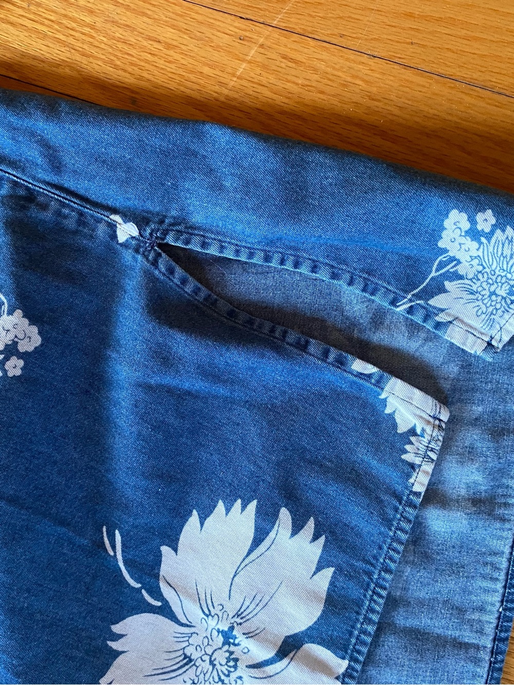 VTg Liz Claiborne Blue Denim Floral Button-Down Denim - Picture 6 of 8